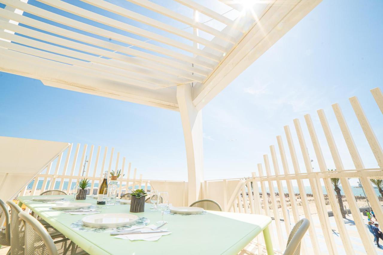 Le Majestic Residence: Seaside Luxury With Rooftop Pool Apartment