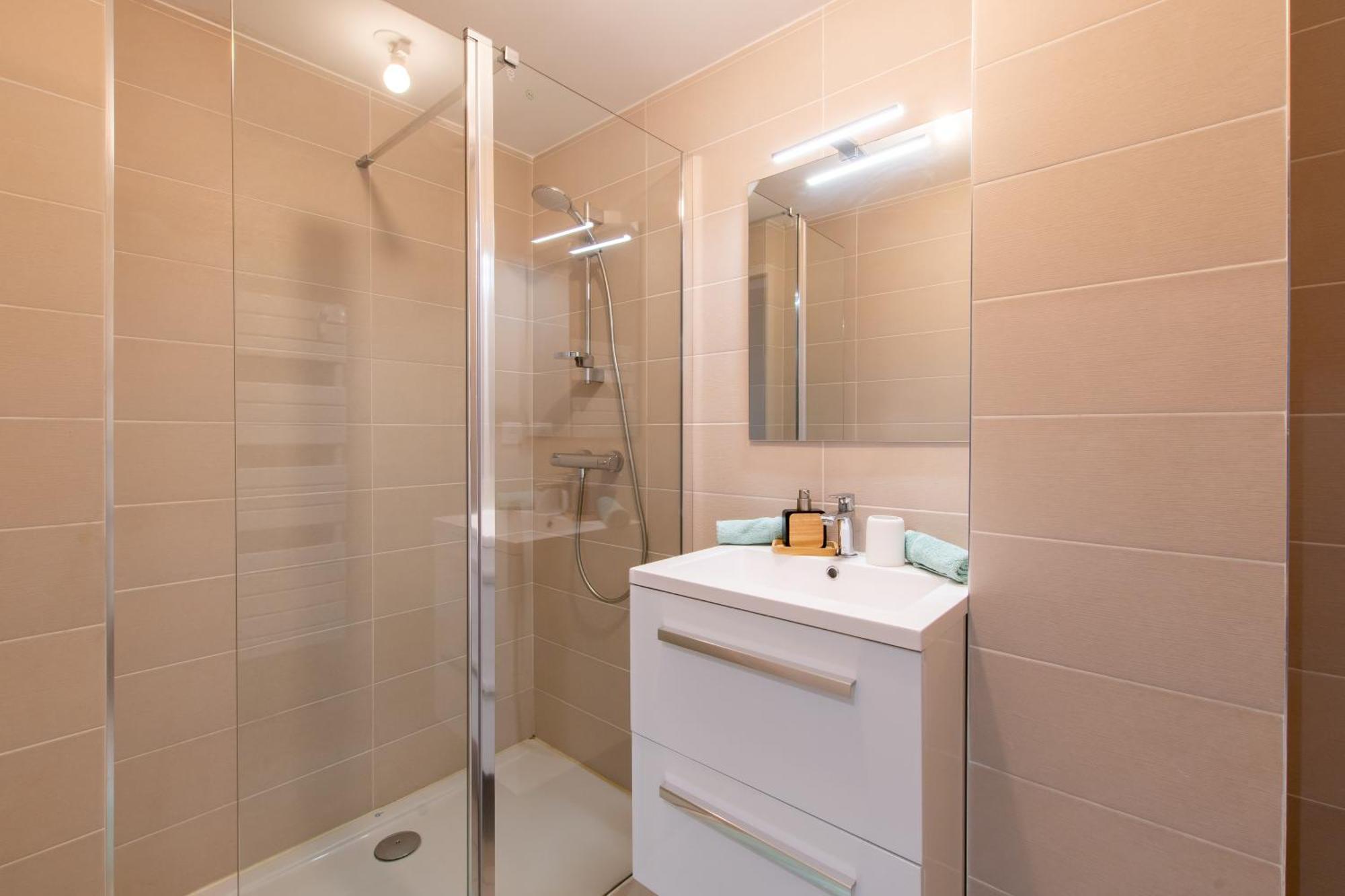 Le Majestic Residence: Seaside Luxury With Rooftop Pool Apartment La Grande-Motte