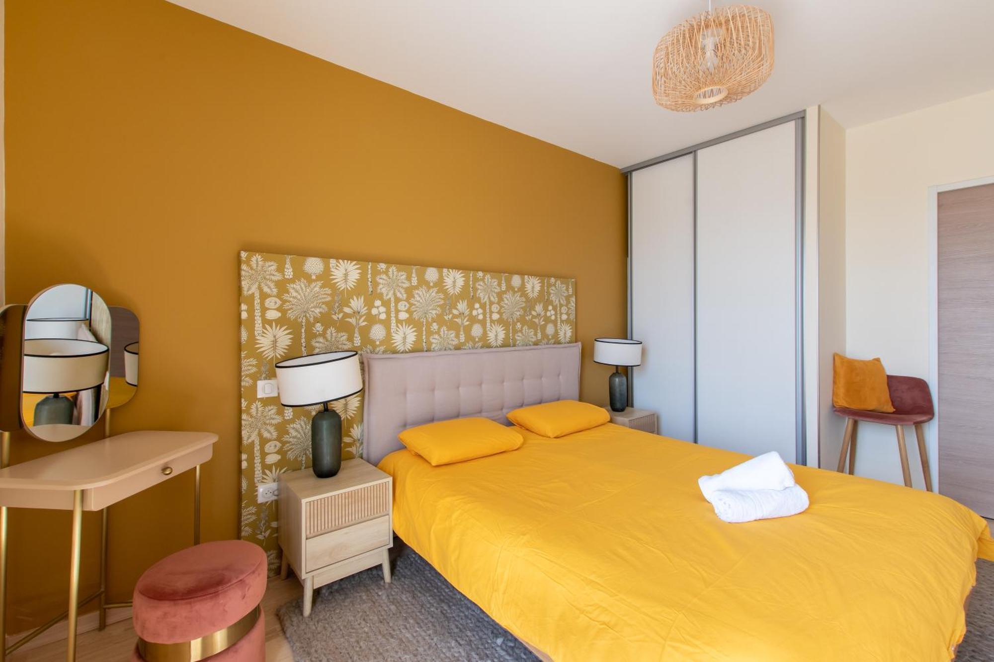 Le Majestic Residence: Seaside Luxury With Rooftop Pool *